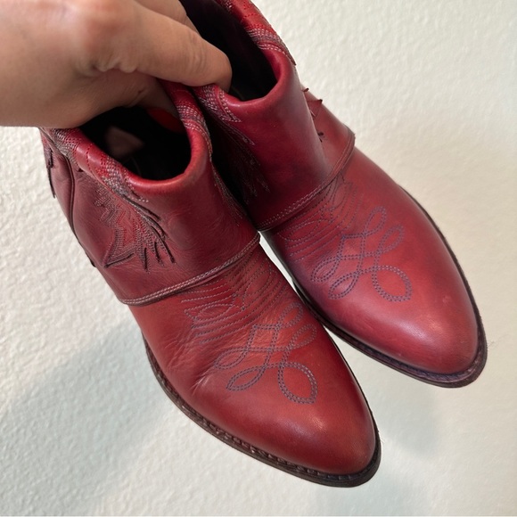 HTC Hollywood Trading Company Folded Cowboy Ankle Boots in Burgundy Sz 37 / 7 US - Picture 8 of 15